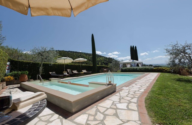 Private Villa with private pool, A/C, WIFI, TV, patio, panoramic view, close to San Gimignano