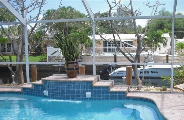 Private Waterfall Pool, Large Lanai, Wifi, No MGMT Fees!