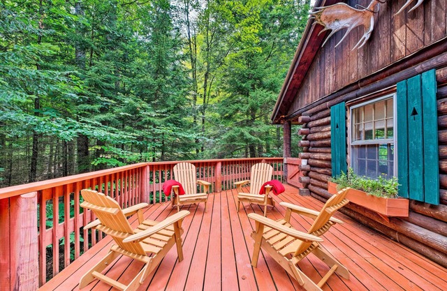 Private Wooded Cabin: 7 Mi to Mount Snow!