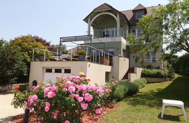PROMO - CONTEMPORARY HOUSE 100m from the BEACH of Bénerville, Deauville, SEA VIEW
