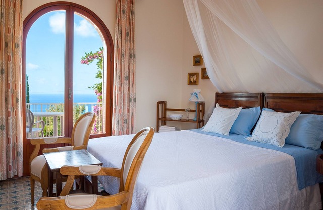 Promotion Sperlonga, sea view, large garden, parking, pets allowed, WIFI