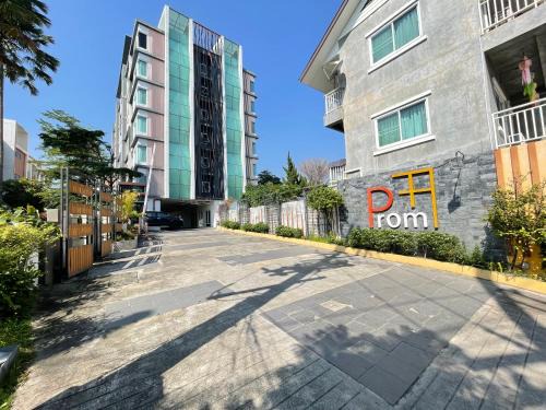 Promt condo- 1Bedroom walkable to Maya malls