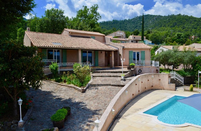 Provencal villa with swimming pool and mature garden in the heart of Green Provence