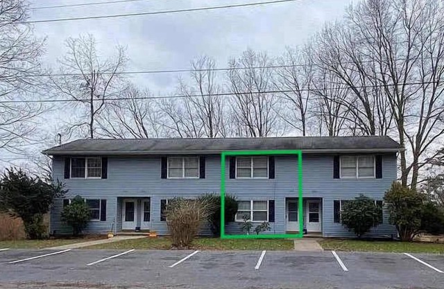 PSU 2br/1.5ba Townhome w Parking Near Campus & Stadium