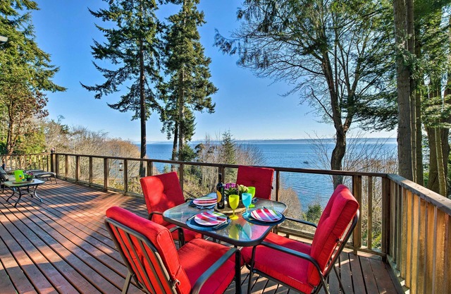 Puget Sound Escape: Private Beach & Oversized Deck