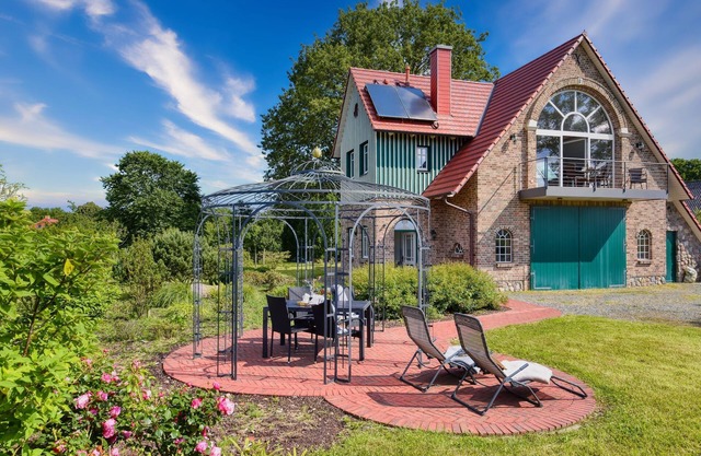 Pure relaxation and nature: the inviting boathouse in Nadelitz near Putbus