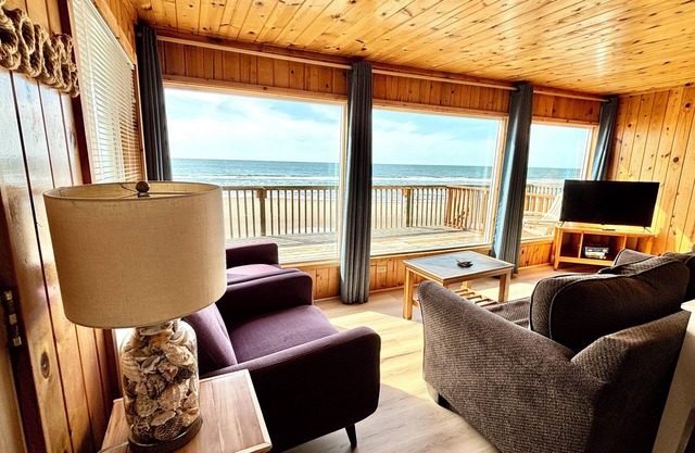 Purple Moon #1 - Beautiful Beachfront home with private access to the beach