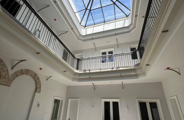 Qe Apartments