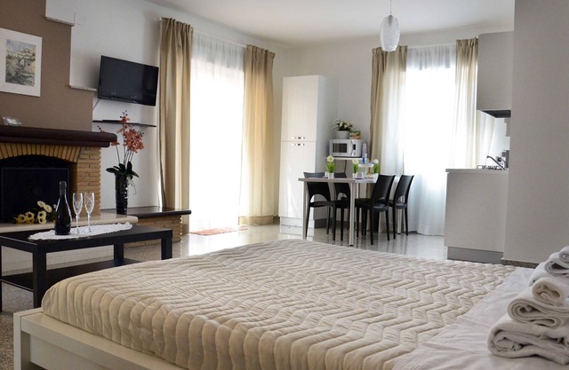 Quad room-Family-Ensuite with Shower-Garden view