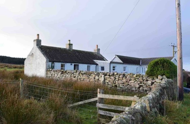 Quaint and quirky coastal Cottage Islay