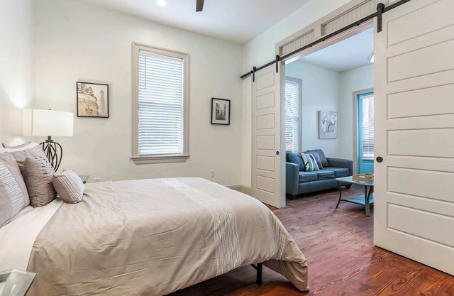 Quaint Charm: NOLA Vintage Home near St. Charles