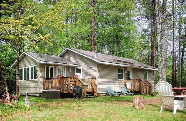 Quaint Clam: 2 BR, 1 BA House in Clam Lake, Sleeps 6