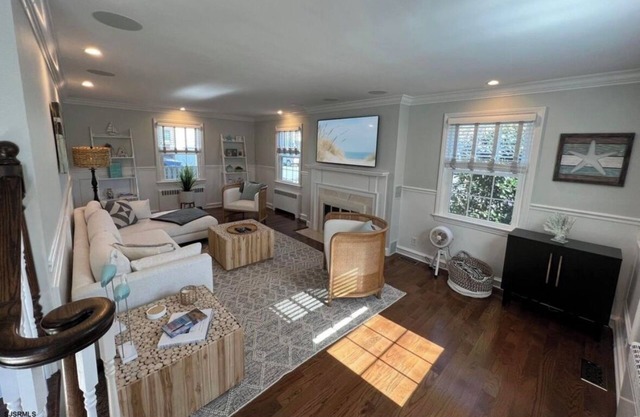 Quaint Coastal Retreat – Just 3 Blocks from the Beach!