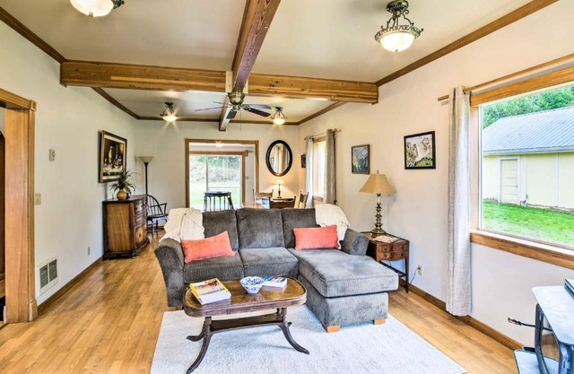 Quaint Coquille Getaway Near Beaches and Parks!