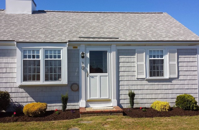Quaint Cottage Steps Away From West Dennis Beach!