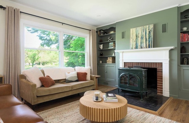 Quaint & Cozy Cottage | Wood Stove, Pet Friendly