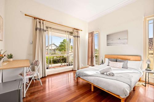 Quaint Double Room - Convenient Spot in Bexley - Shared Bathroom