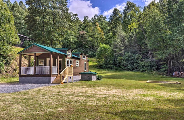 Quaint Mtn Cabin: Tiny Living Near Big Adventure