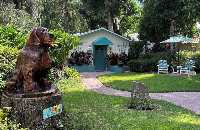 Quaint Private Cottage in Residential Mount Dora - 1/2 mile from downtown