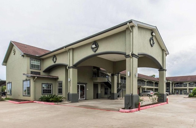 Quality Inn & Suites Bridge City Orange