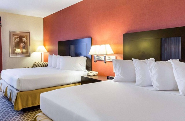Quality Inn & Suites Oakwood Village - Cleveland South