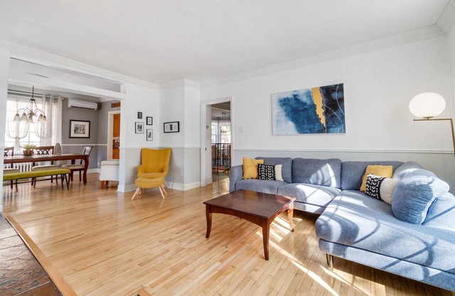 Québec City center, at 15 minutes from everything, 4 chamber, SPA, pool table