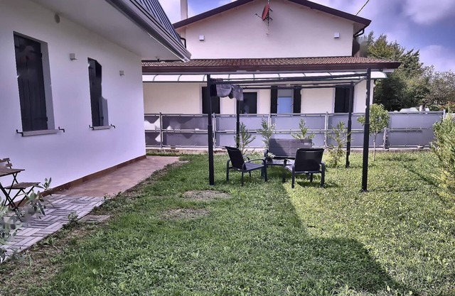 Queen Home Emanuelle