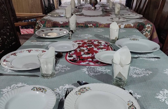Queens Lake House, Luxurious lake side homestay.
