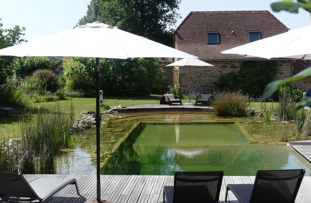 Quercy cottage, charm, comfort, garden with trees, natural swimming pool