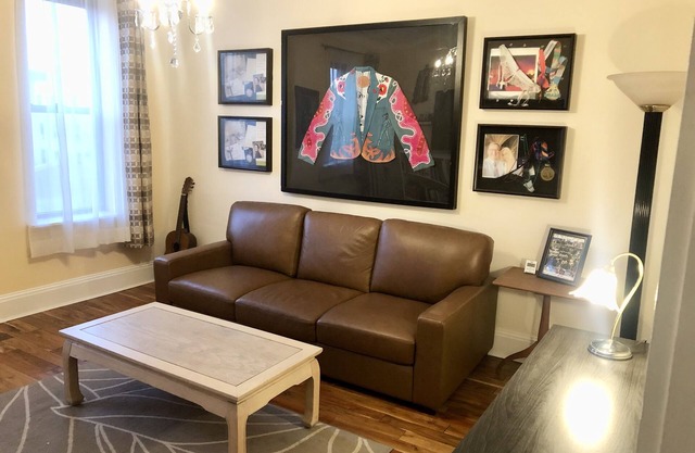 Quiet 1 Br Apartment on 4 Fl Views On 3 Sides