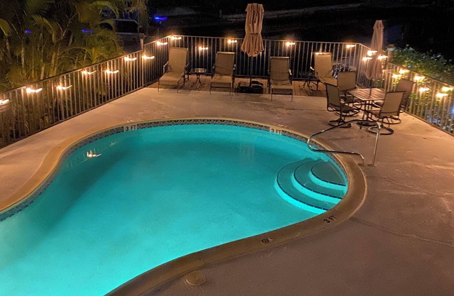 QUIET 2BR CONDO W/POOL ON CANAL