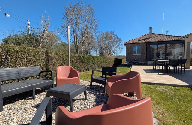 Quiet 4 bedrooms house between land and sea