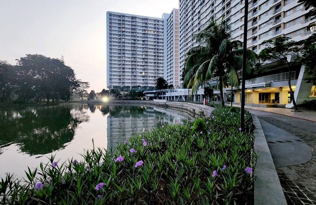 Quiet and Peaceful stay facing directly to the lake with sunset view