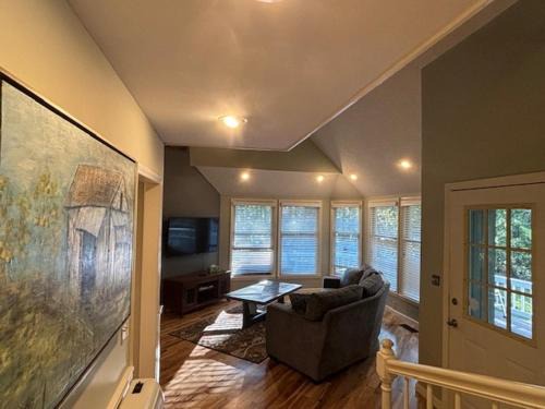 Quiet and secluded home close to TIEC