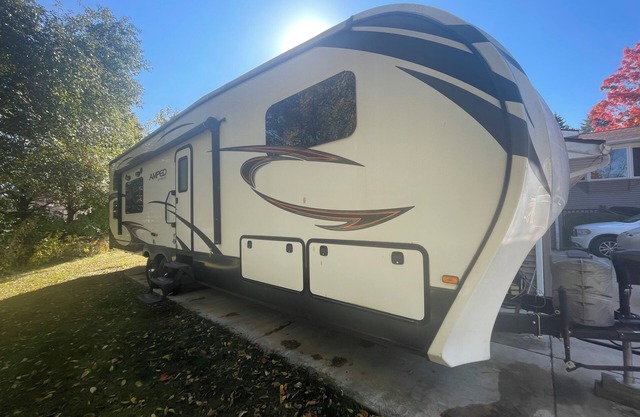 Quiet area RV w AC outside Bloomington 3 Beds 5 acres w walking nature trails