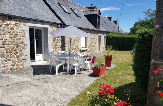 Quiet Breton country house 30 minutes from the sea