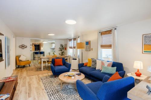 Quiet City Retreat Near Light Rail, Downtown & Stadiums!