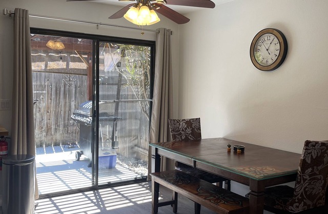 Quiet clean Gardens setting 2 bedroom 1.5 bath condo pool/hot tub