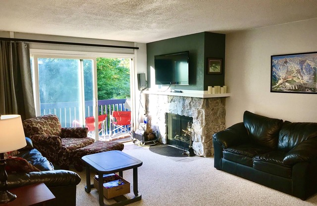Quiet condo five minutes from Alyeska Resort.