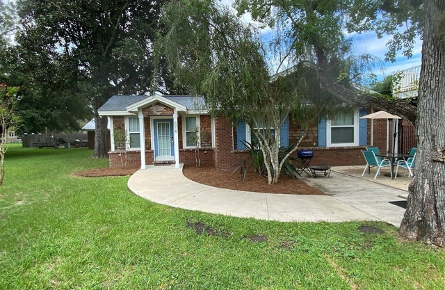 QUIET & COZY Coastal Cottage, walkable to St. Marys waterfront