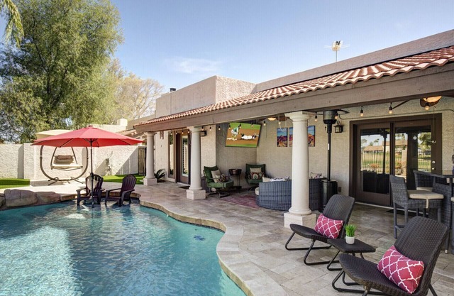 Quiet Desert Oasis on Golf Course w/Heated Pool