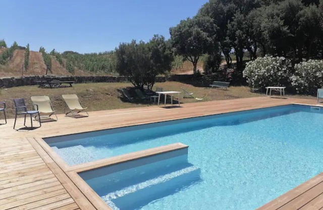 Quiet Gravona gîte with heated swimming pool