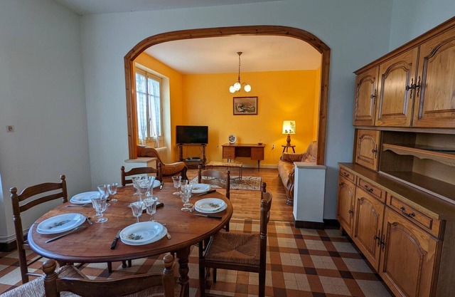 Quiet House with Private Garden and WIFI, Perfect for Family