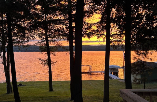 Quiet Hallmark Movie Cottage on Hubbard Lake for couples or families.