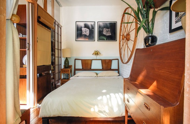 Quiet Loft ~ Bedroom ~ 6 Windows ~ Home Theater ~ Williamsburg ~ Near Waterfront