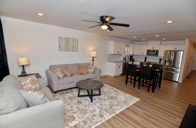 Quiet, Luxury Home w/Garage - Minutes from The Pinnacles and I-75.