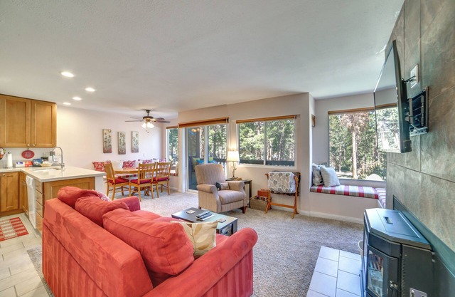 Quiet Mammoth Lakes Condo w/Fantastic View!