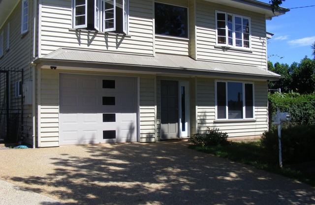 Quiet modern family friendly South Toowoomba unit