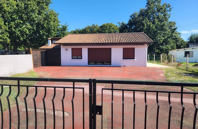 Quiet neighbourhood house