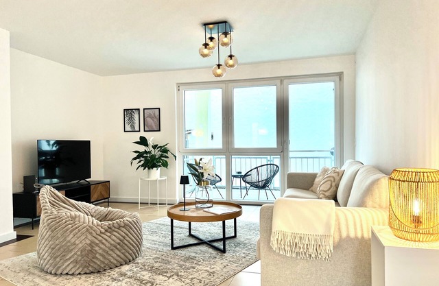 Quiet oasis in the heart of the city - three bedrooms, centrally located with balcony